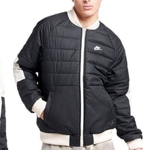 Cargar imagen en el visor de la galería, NIKE THERMA-FIT LEGACY REVERSIBLE BOMBER
