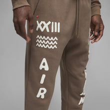 Cargar imagen en el visor de la galería, AIR JORDAN X UMAR RASHID ARTIST SERIES FLIGHT SWEATPANTS
