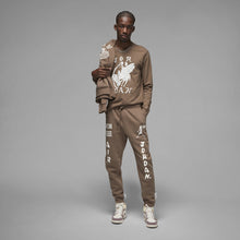 Cargar imagen en el visor de la galería, AIR JORDAN X UMAR RASHID ARTIST SERIES FLIGHT SWEATPANTS
