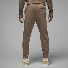 Cargar imagen en el visor de la galería, AIR JORDAN X UMAR RASHID ARTIST SERIES FLIGHT SWEATPANTS
