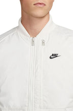 Cargar imagen en el visor de la galería, NIKE THERMA-FIT LEGACY REVERSIBLE BOMBER

