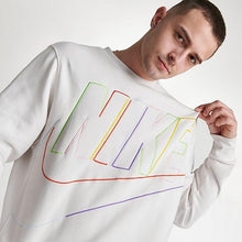 Cargar imagen en el visor de la galería, NIKE CLUB FLEECE FUTURA CREWNECK
